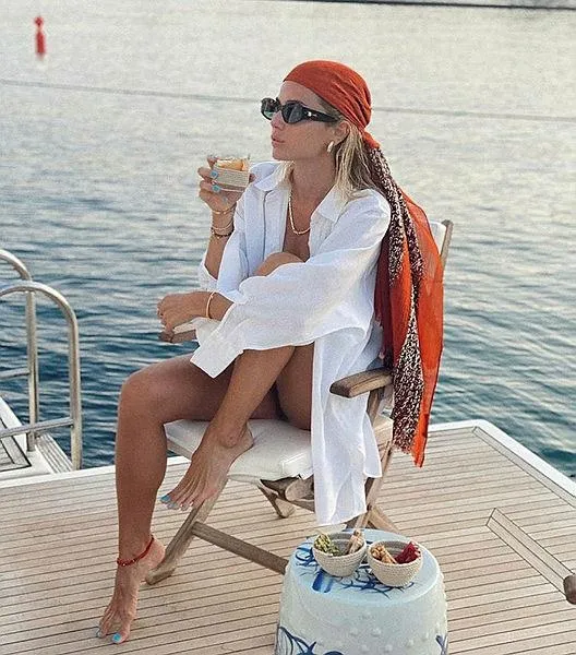 Hacı Sabancı kontenjanı Nazılı Kayı'yı meşhur etti: Nazlı Kayı ünlü bir şampuan markasının dijital yüzü oldu-4