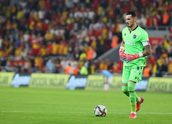 1647437891342.jpg Trabzonspor'da kale emin ellerde! Uğurcan Çakır rakip forvetleri dünyaya küstürdü-5