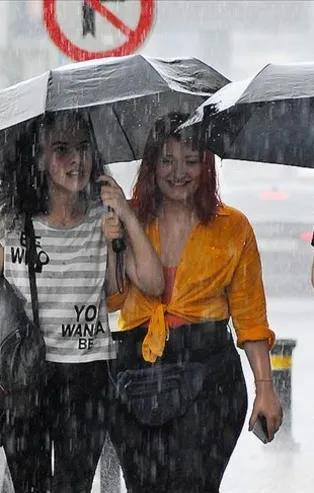 Son dakika: Meteoroloji'den peş peşe uyarılar! İstanbul'a sağanak geliyor! Bugün hava nasıl olacak?