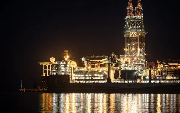 mersin-silifkede-bakima-alinan-sultan-abdulhamid-han-sondaj-gemisi-super-ayla-ayni-kadrajda-muhtesem-goruntu-1655376975620.jpg Mersin Silifke'de bakıma alınan Sultan Abdülhamid Han sondaj gemisi Süper Ay'la aynı kadrajda! Muhteşem görüntü-2