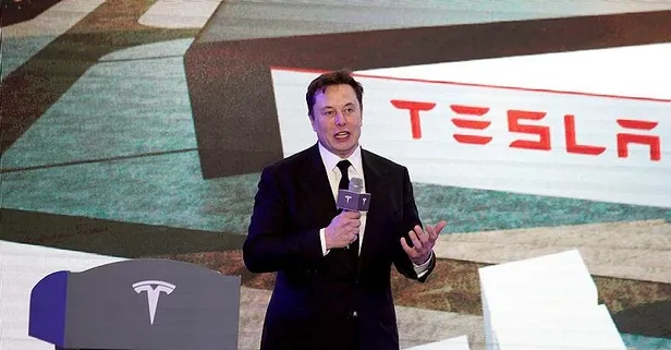Space X'in CEO'su Elon Musk oğluna 'X E A-12 Musk' ismini verdi