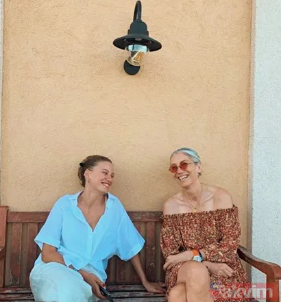 Serenay Sarıkaya Ve Annesi Annesi Ümran Seyhan İle Tatilde Olan Serenay Sarıkaya, Cem Yılmaz İle Ayrılık İddiaları Sonrasında Bu Fotoğrafı Paylaştı...
