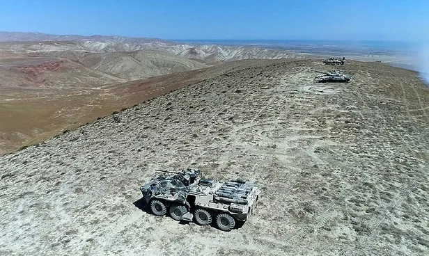 son-dakika-turkiye-ve-azerbaycanin-ortak-askeri-tatbikatinda-temsili-dusman-hedefleri-vuruldu-1596632232077.jpg Son dakika: Türkiye ve Azerbaycan'ın ortak askeri tatbikatında temsili düşman hedefleri vuruldu-4