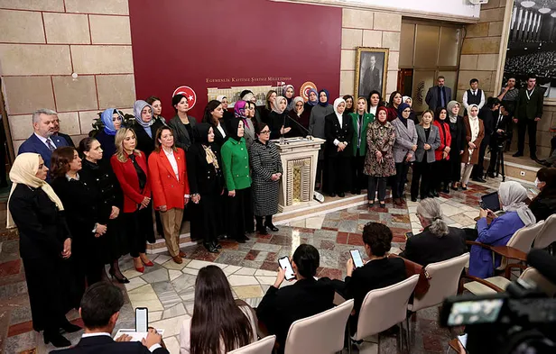 TİP'li Sera Kadıgil'in 'başörtüsüne anayasal güvence' hazımsızlığı! Fondaş kanalda provokatif sözler...-3