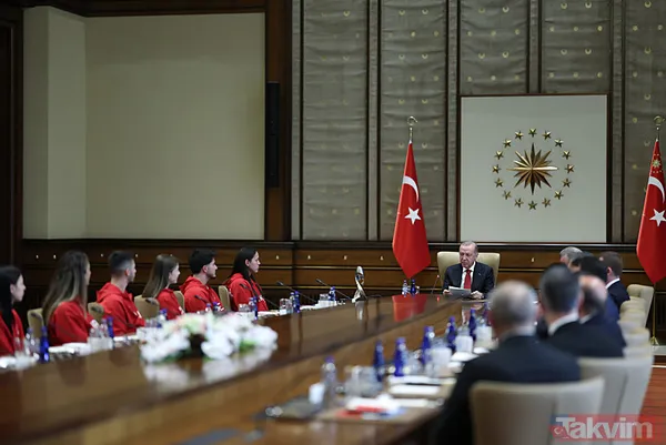 Başkan Erdoğan kabul etti! Başarılı sporcular Cumhurbaşkanlığı Külliyesi'nde - 7