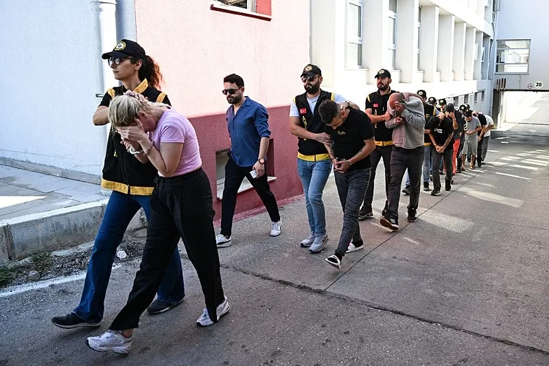 adana-merkezli-fuhus-operasyonu-210-milyonluk-para-trafigi-tespit-edildi-masaj-savunmasi-1789801546201.jpeg Adana merkezli fuhuş operasyonu: 210 milyonluk para trafiği tespit edildi! "Masaj" savunması-3