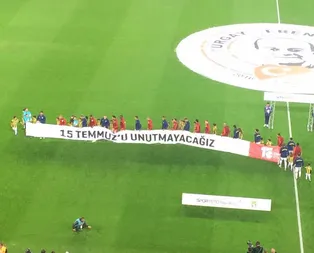 Dev derbide anlamlı pankart