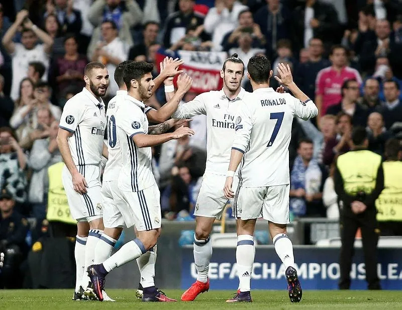 Efsane futbolcu futbolu bıraktı