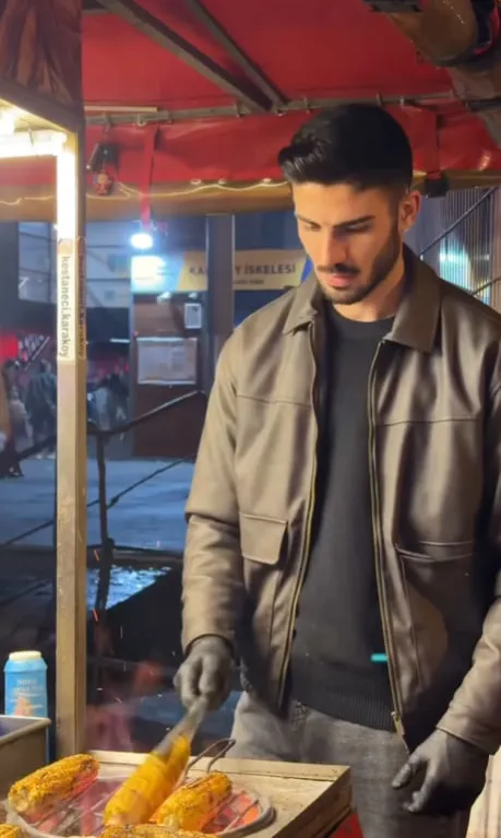 1776150583131.jpg "Yakışıklı Mısırcı" Alper Temel servet kazandı: Dünyanın dört bir yanından ilgi-4