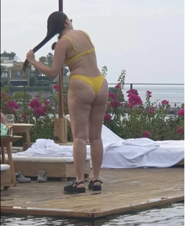 Duygu Özaslan alay konusu olmakta formunu koruyor! Duygu bu kez 'Bittikçe doldurabiliyorsunuz' diyerek suluk reklamı yaptı pes-7