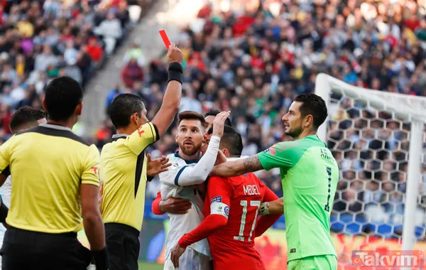 Messi ve Medel fena kapıştı! Kırmızı kartlar havada uçuştu - 35