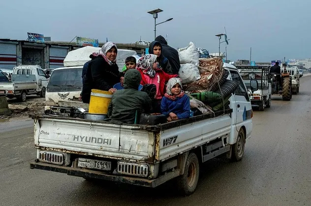 Son dakika: Esed'in saldırıları nedeniyle 36 bin sivil daha Türkiye sınırı yakınlarına göç etti