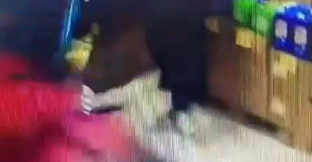 Muğla'da facianın eşiğinden dönüldü: Otomobilin markete girdiği anlar kamerada