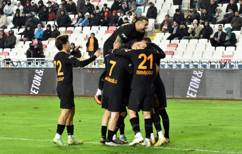 Galatasaray Sivasspor deplasmanından 3 puanla çıktı! - 3