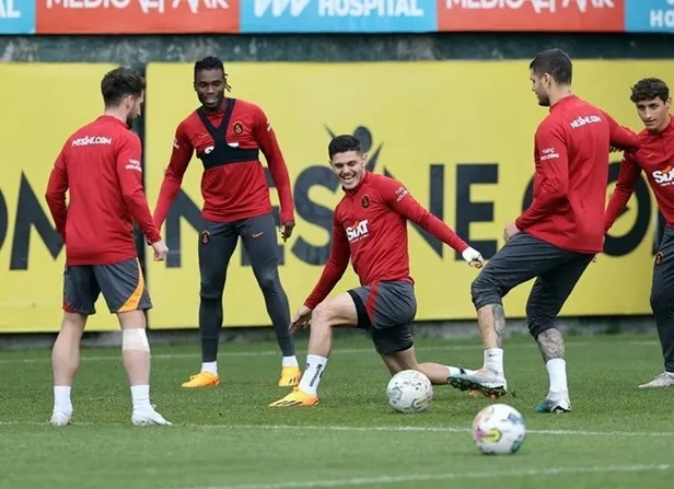 galatasaray-basaksehir-canli-mac-izle-gs-bfk-super-lig-maci-canli-izle-bedava-kesintisiz-sifresiz-canli-yayin-1683564466622.jpg GALATASARAY BAŞAKŞEHİR MAÇ ÖZETİ | 1-0 mağlup oldu!-3