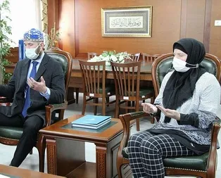 Ezan sesini duyan ABD’li anne ve oğlu Müslüman oldu