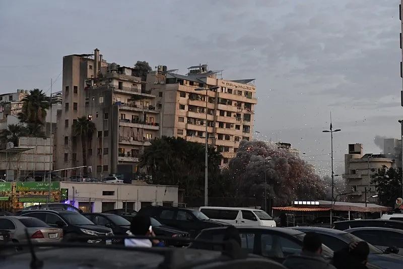 BEYRUT'TA BİNANIN YIKILDIĞI ANLAR KAMERADA-1