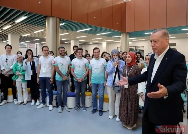 Başkan Recep Tayyip Erdoğan gençlerle buluştu! Kütüphane açılışı sonrası samimi sohbet - 6