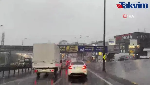 İstanbul'da trafik yoğunluğu kar yağışıyla birlikte yüzde 71'e ulaştı