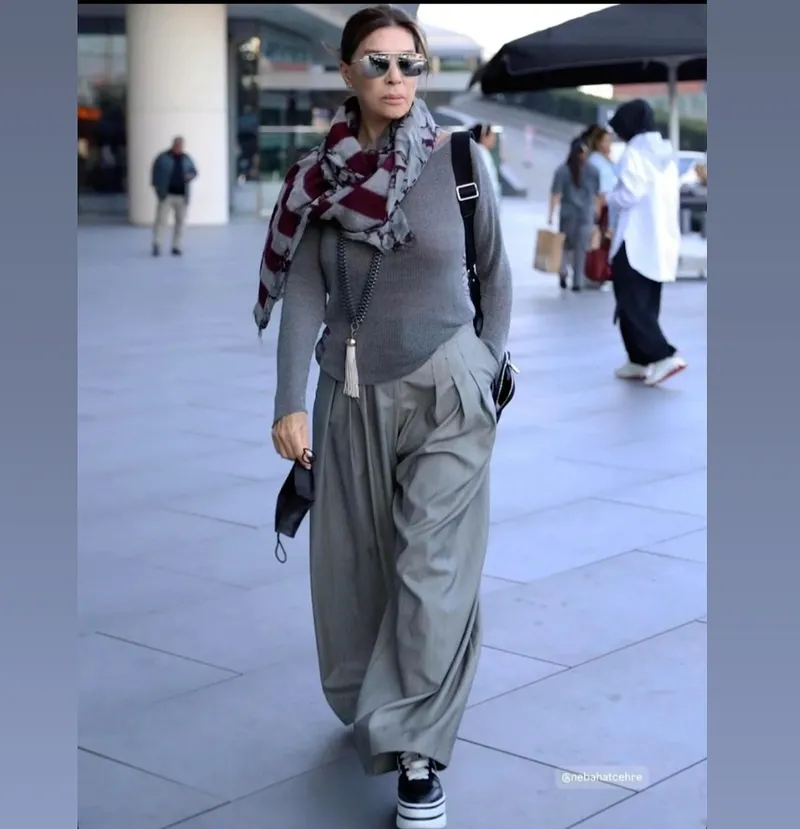 20-yildir-ayni-pantolonu-giyiyor-nebahat-cehreden-cok-konusulacak-itiraf-1764744810361.jpg 20 yıldır aynı pantolonu giyiyor: Nebahat Çehre’den çok konuşulacak itiraf-6