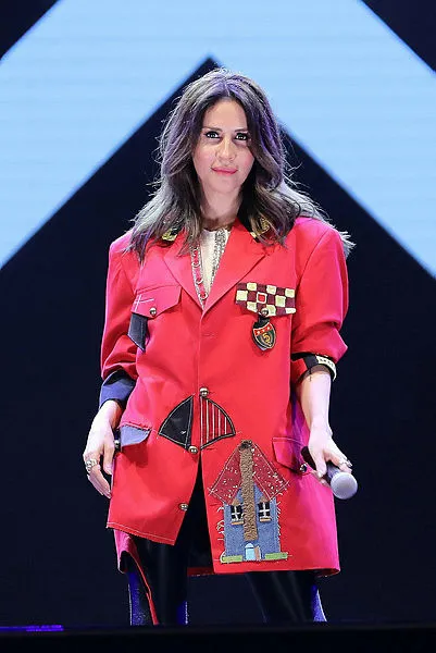 Aynur Aydın'a Makedonya konserinde taciz şoku: Tüm gece en ön sırada oturup...-5