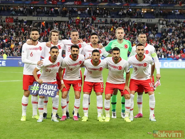 Merih Demiral'a Cristiano Ronaldo'dan destek! Bir asker selamı da ondan geldi... - 13