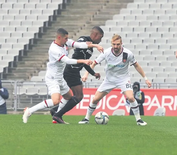 galatasarayda-ispanyol-hoca-torrent-tarihi-tersten-yaziyor-1646607864500.jpeg Galatasaray'da İspanyol hoca Torrent tarihi tersten yazıyor-5