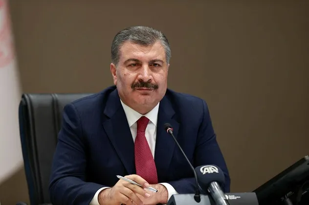 Son dakika: Sağlık Bakanı Fahrettin Koca: Maskesiz dolaşanları, maske takıyormuş gibi yapanları uygun dille uyaralım