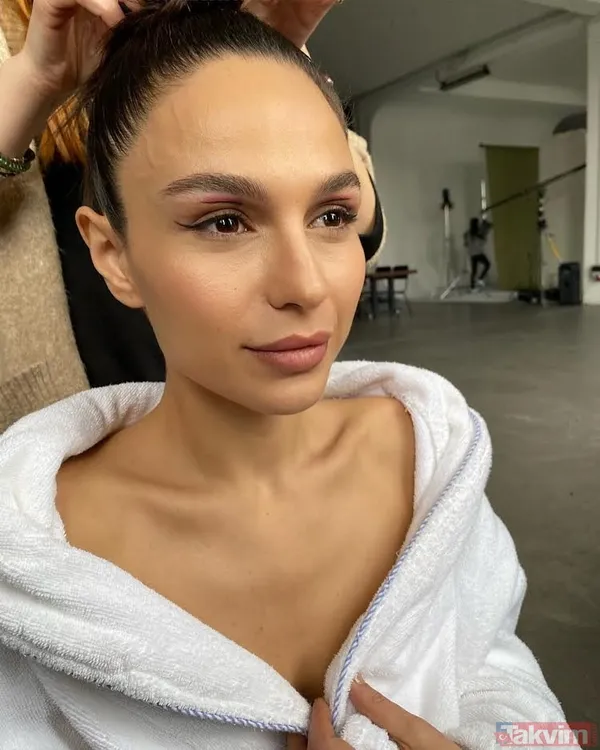 Annenin Sırrıdır Çocuk Meryem’i Selin Yeninci bornozlu pozlarıyla gündemde! İbrahim Tatlıses’in hayran kaldığı Selin ortalığı salladı - 7