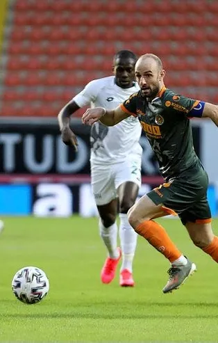 Fenerbahçe'ye transferi gerçekleşmeyen Efecan Karaca'ya kimse ulaşamadı: Telefonunu kapattı!