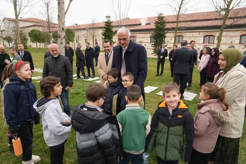 ayasofyanin-hattati-kazasker-mustafa-izzet-efendiye-buyuk-vefa-1773395486954.jpeg Ayasofya'nın hattatı "Kazasker Mustafa İzzet Efendi"ye büyük vefa-6