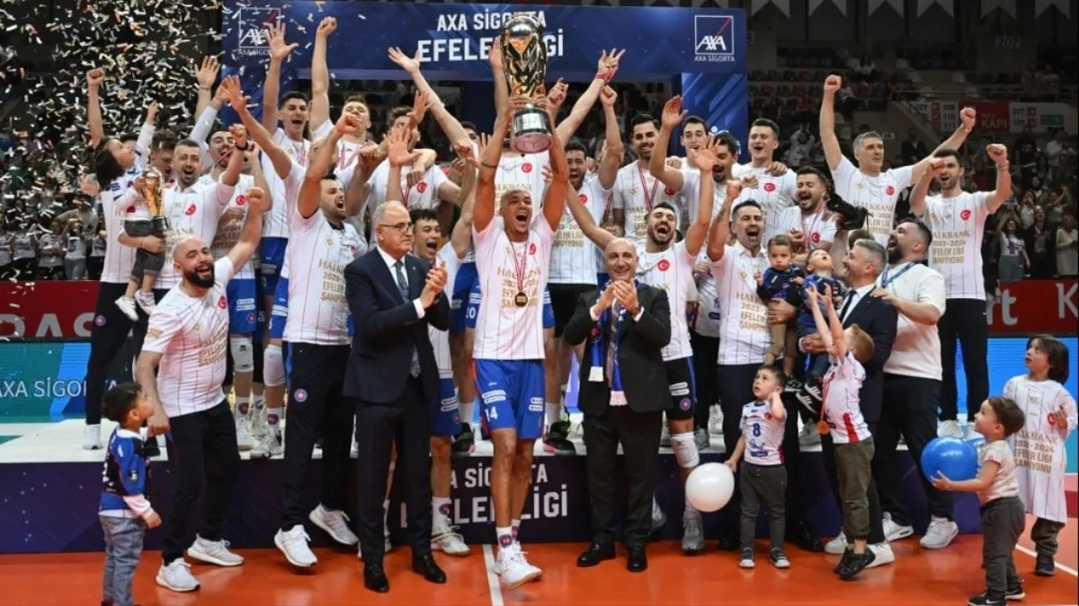 Halkbank Efeler Ligi 4. haftada Bursa B.Ş. Belediyespor’u 3-0 mağlup etti