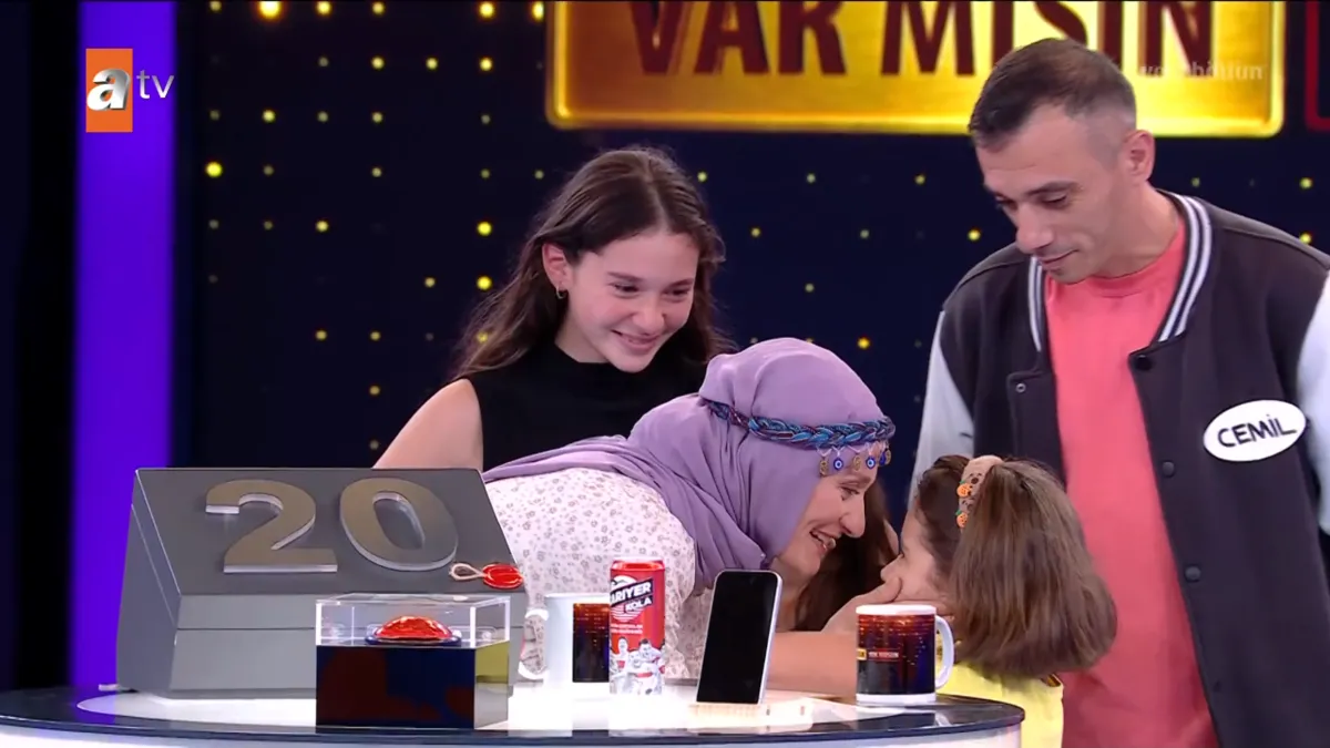 1785357274163.png Murat abinin kutulara para koklatması stüdyoyu kırdı geçirdi: Günün yarışmacısı Trabzonlu Tuğçe yarışmadan büyük ödülle ayrıldı-6