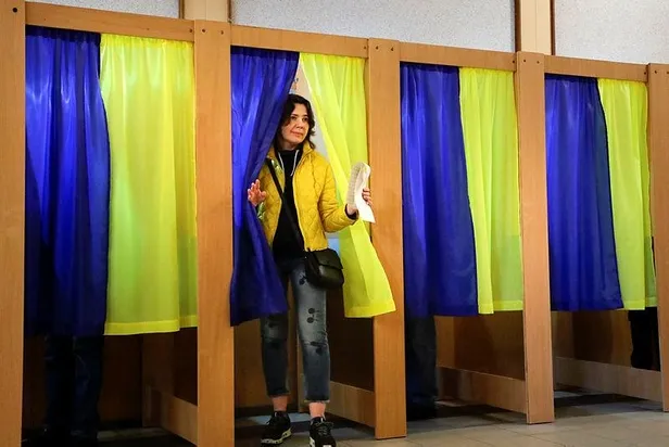 Ukrayna, devlet başkanını seçmek için sandık başında-1