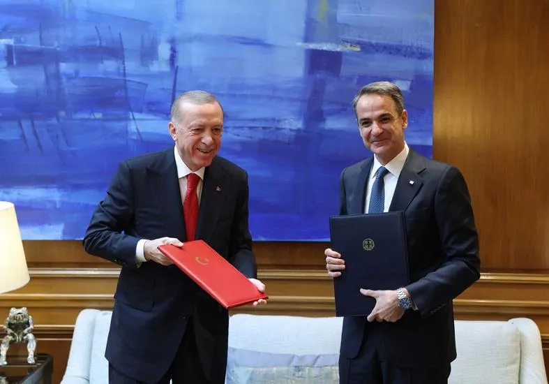 Yunan basını Başkan Erdoğan-Miçotakis görüşmesinin en kritik anını yazdı: Gözler Ankara’da! Atina’dan gelen heyette kimler var?-1
