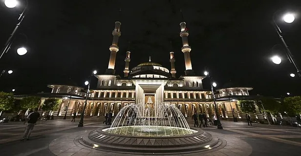 90 bin camide selalar okundu! Türkiye 15 Temmuz Destanı’nın 8. yılında şehitlerini andı