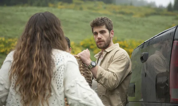 vermem-seni-ellere-3-bolum-2-fragmani-yayinlandi-ne-yaparsin-asik-mi-olursun-1687948074581.jpg Vermem Seni Ellere 3. bölüm 2. fragmanı yayınlandı: "Ne yaparsın, aşık mı olursun?"-4