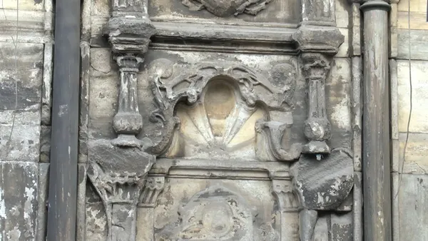 istanbulda-tarihi-esere-buyuk-saygisizlik-fatihte-nuruosmaniye-kulliyesi-sebili-kilim-sergisine-dondu-1643621473166.jpg İstanbul'da tarihi esere büyük saygısızlık! Fatih'te Nuruosmaniye Külliyesi sebili kilim sergisine döndü-11