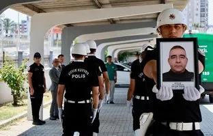 Mersin’de görev başında rahatsızlanan polis şehit oldu