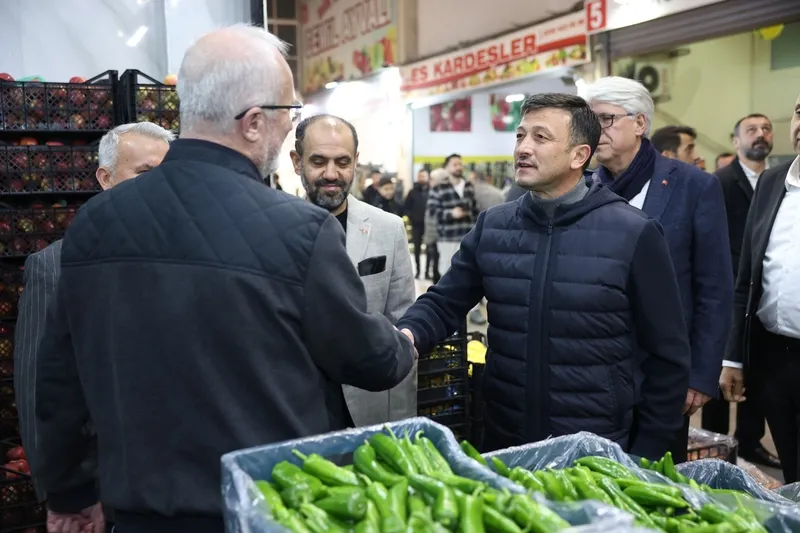 Son dakika: Cumhur İttifakı'nın İzmir adayı Hamza Dağ esnafla sahur yaptı: En geç bir sene içinde en iyi hale getireceğiz-5