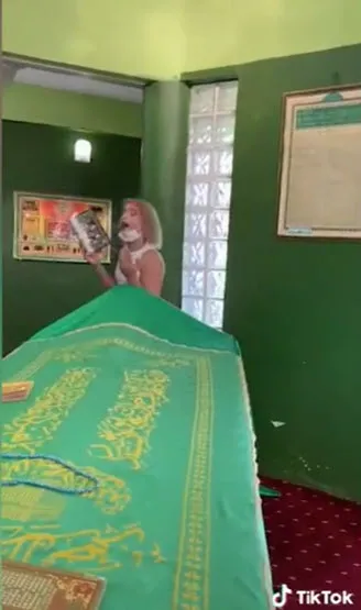 tiktokta-skandallar-bitmiyor-cigdem-hazar-seker-ramazan-ayinda-dini-degerlerle-dalga-gecip-video-cekti-1618825003566.jpg TikTok'ta skandal! Ramazan ayında dini değerlerle dalga geçip video çeken Çiğdem Hazar Şeker gözaltına alındı-9