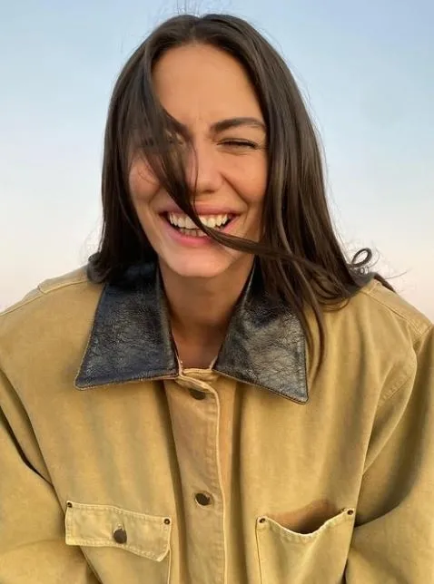 demet-ozdemir-cildini-boyle-temizliyor-2-malzemeyle-gozenekler-ve-siyah-noktalar-tarihe-karisiyor-1731960892064.jpg 2 malzemeyle gözenekler ve siyah noktalar tarihe karışıyor: Demet Özdemir cildini böyle temizliyor!-3