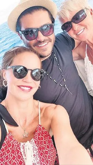 Uğur Akkuş ile Bodrum'da tatilde olan Ebru Şallı keyifli anlar yaşadı