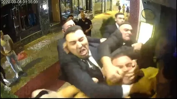 son-dakika-turkiye-besiktas-ortakoydeki-dayak-olayini-konusuyor-yeni-detaylar-ortaya-cikti-silahli-saldiri-da-1664101746170.jpg SON DAKİKA: Türkiye Beşiktaş Ortaköy'deki dayak olayını konuşuyor! Yeni detaylar ortaya çıktı: Silahlı saldırı da düzenlendi 5 kişi tutuklandı-6