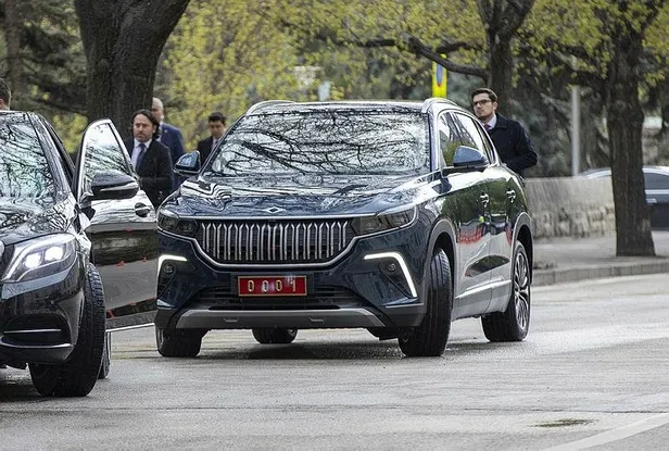 TBMM'nin 103. yılında devlet erkanı Anıtkabir'i ziyaret etti! Mustafa Şentop Anıtkabir Özel Defteri'ni imzaladı-3