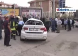 Servis otobüsü lüks otomobile böyle çarptı