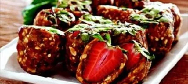 Çilekli Tatlı Köfte Tarifi