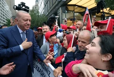 Başkan Erdoğan’a Türkevi’nde coşkulu karşılama: Ağlayan bebeği fark etti! Bariyeri açtırıp yanına gitti