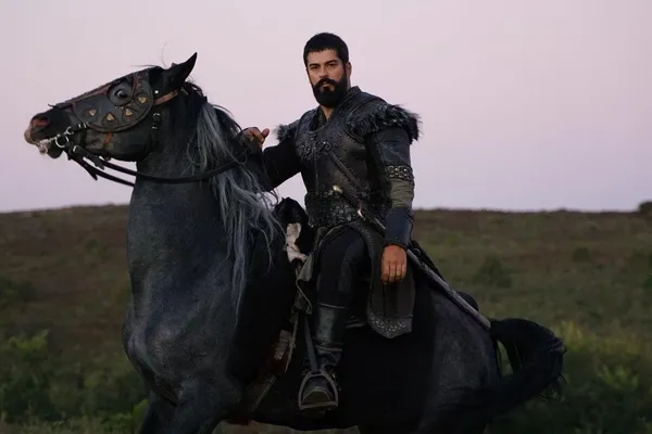 heyecan-yine-dorukta-kurulus-osman-71-bolum-2-fragmani-nefes-kesti-bize-kaldirilan-elleri-kesmek-adetimizdir-1637009843310.jpg Heyecan yine dorukta! Kuruluş Osman 71. bölüm 2. fragmanı nefes kesti: Bize kaldırılan elleri kesmek adetimizdir!-7