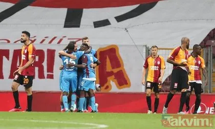 Galatasaray-Trabzonspor maçında taraftarı çileden çıkaran an! Falcao bakın ne yaptı